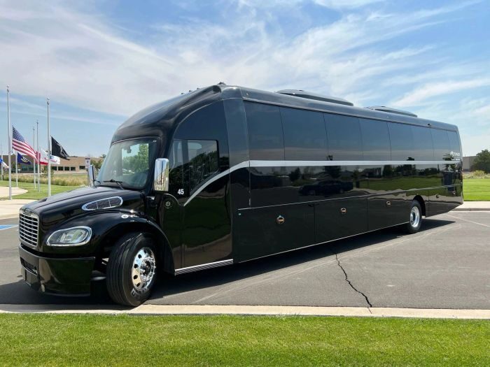 Black coach bus – Longmont limo service