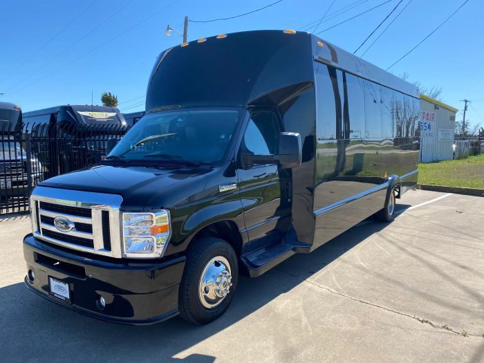 Black party bus – Longmont limo service